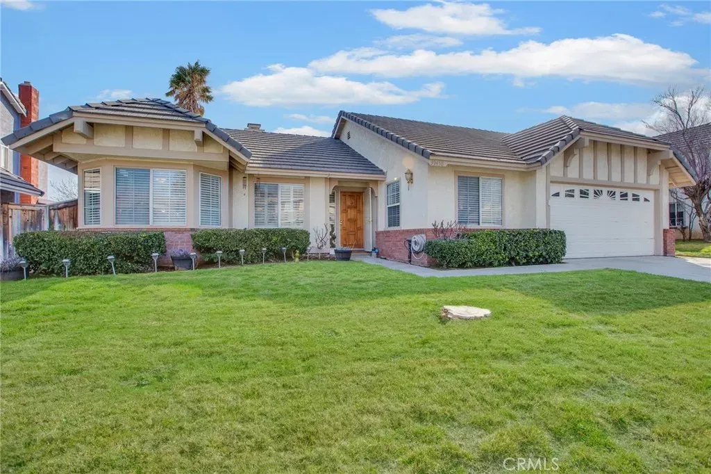 Property Photo:  39458 Chantilly Lane  CA 93551 