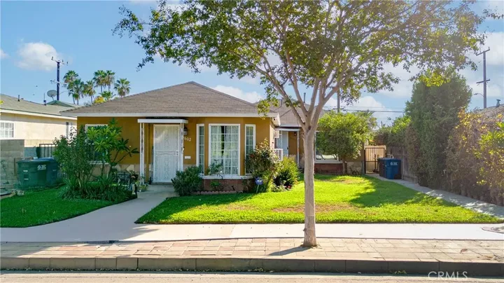 Property Photo:  5600 Via San Delarro  CA 90022 