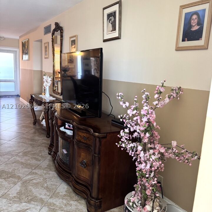 Property Photo:  1025 SE 2nd Ave 301  FL 33004 