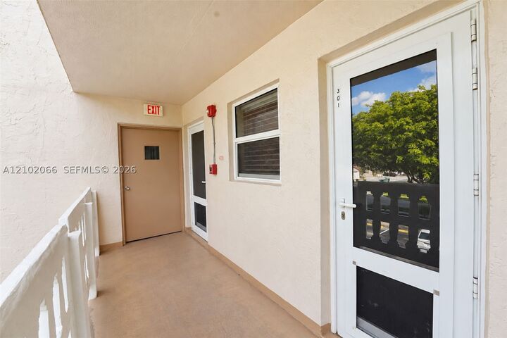 Property Photo:  1025 SE 2nd Ave 301  FL 33004 