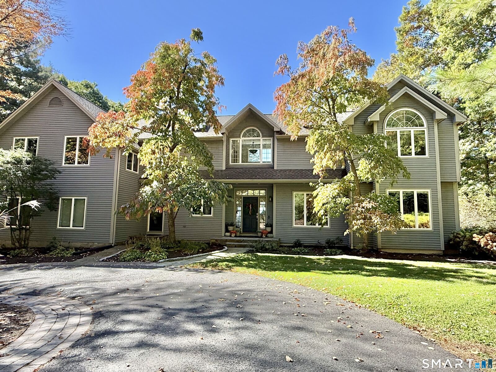 Property Photo:  100 Robin Drive  CT 06019 