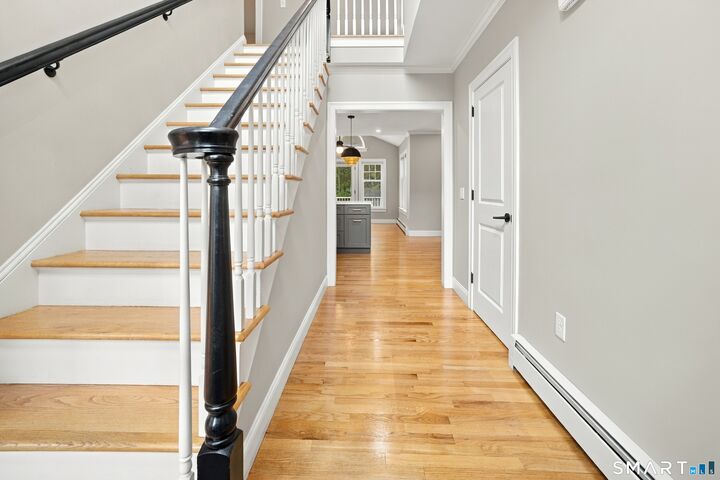 Property Photo:  43 Warner Court  CT 06033 