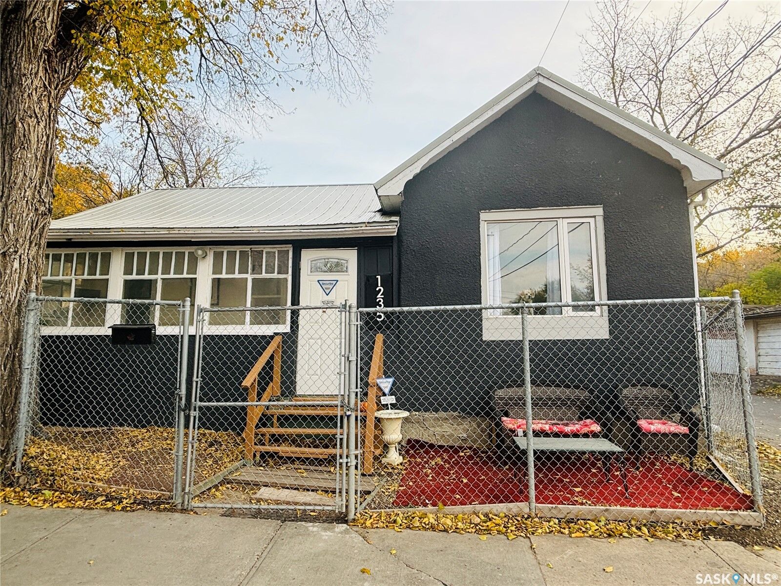 Property Photo:  1235 12th Avenue  SK S4P 0L2 