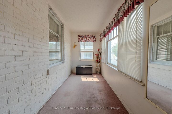 Property Photo: 624 McIntyre Street E ON P1B 1E5