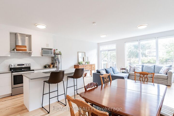 Property Photo:  1402 Mayview Avenue  ON K1Z 8H7 