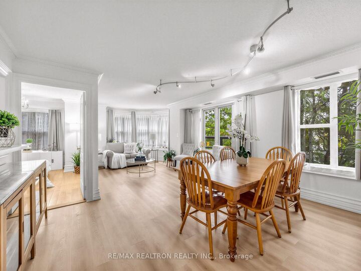Property Photo:  800 Spadina Road 302  ON M5P 3N2 