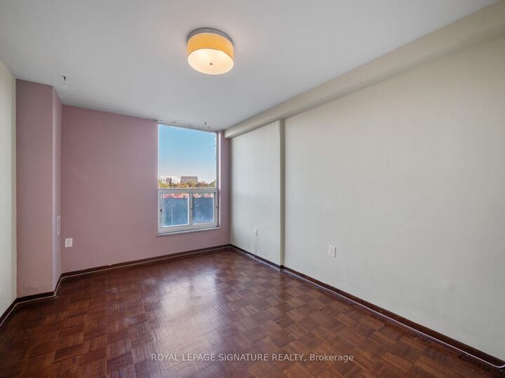 Property Photo:  130 Neptune Drive 404  ON M6A 1X5 
