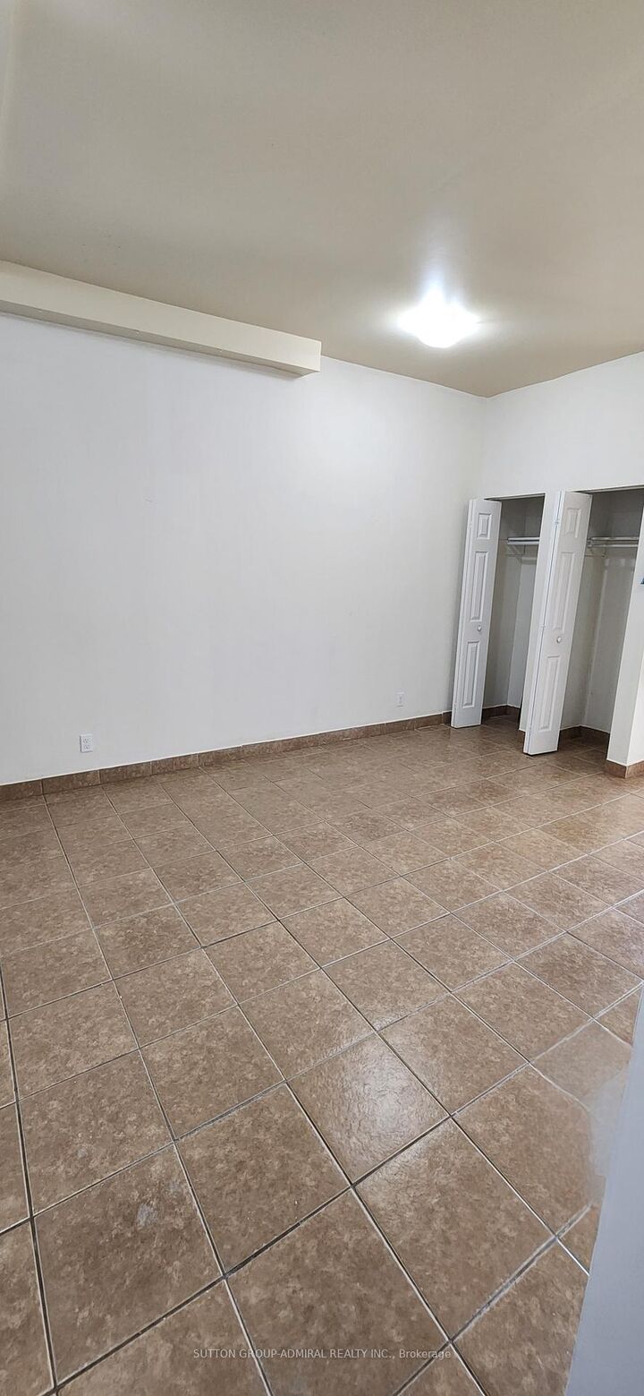 Property Photo:  1040A St Clair Avenue Upper 1  ON M6E 1A5 