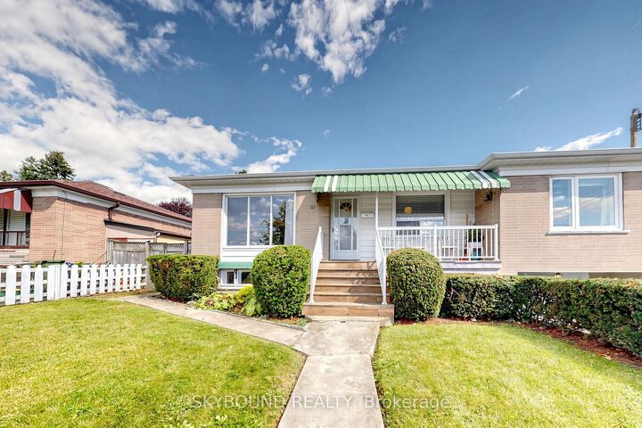 Property Photo:  13 Liscombe Road  ON M6L 2Z9 