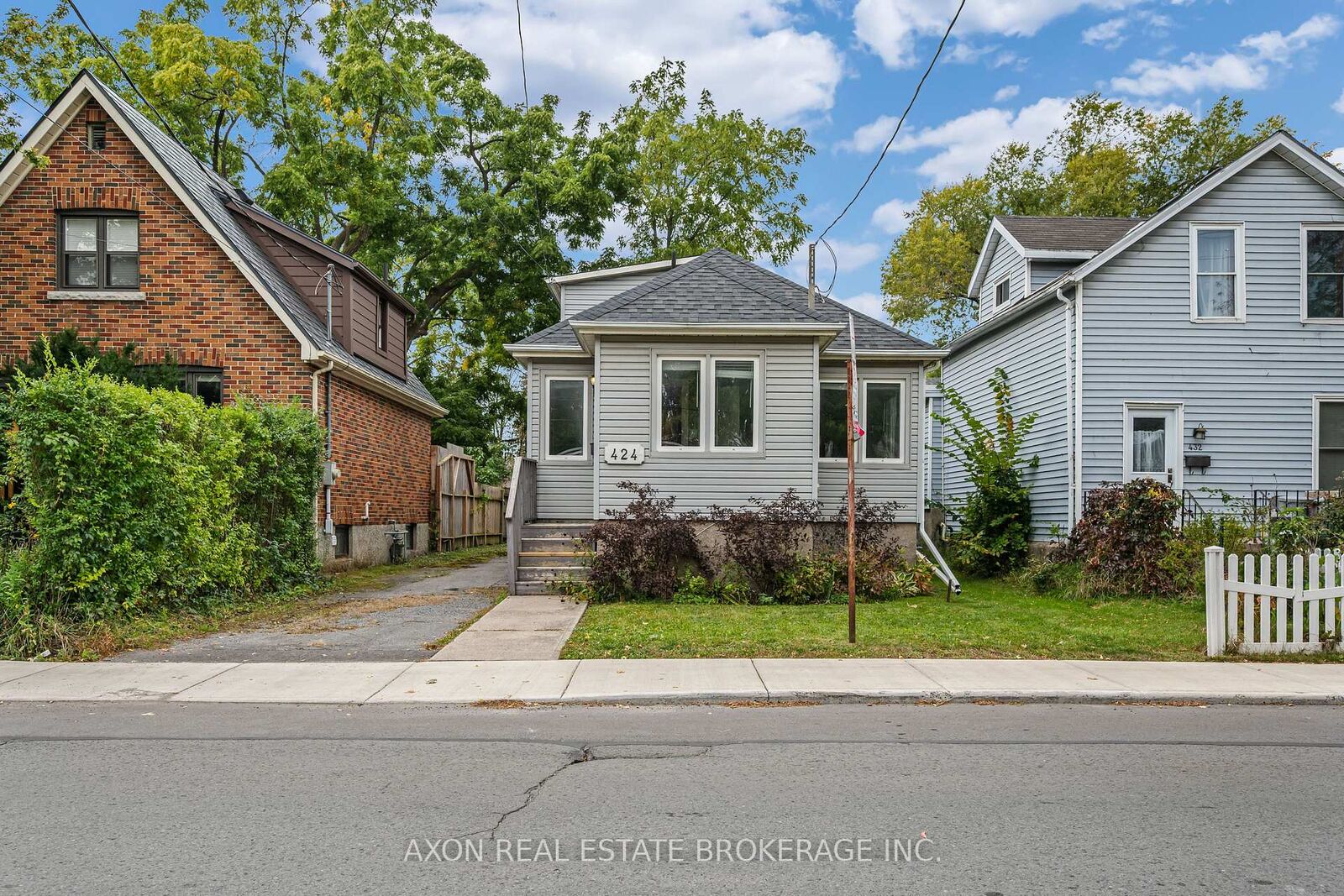Property Photo: 424 Victoria Street ON K7L 3Z5