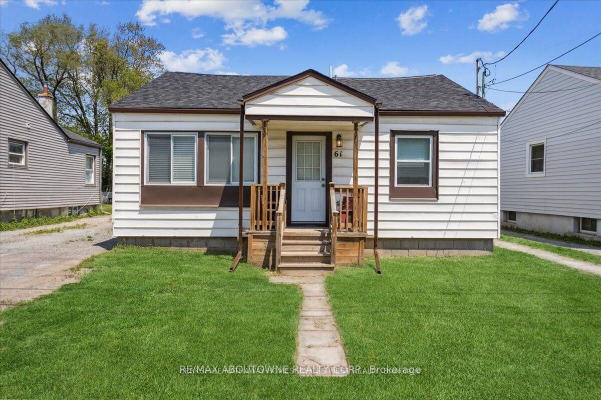 Property Photo:  61 Dieppe Road  ON L2M 6J5 