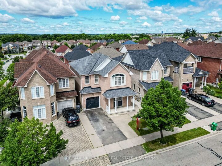 Property Photo:  172 Pefferlaw Circle  ON L6Y 0L2 