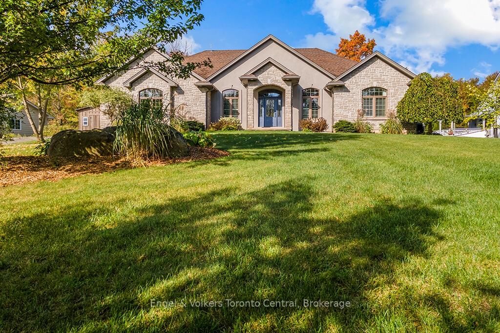 Property Photo: 184 Sutacriti Street ON N0H 1S0