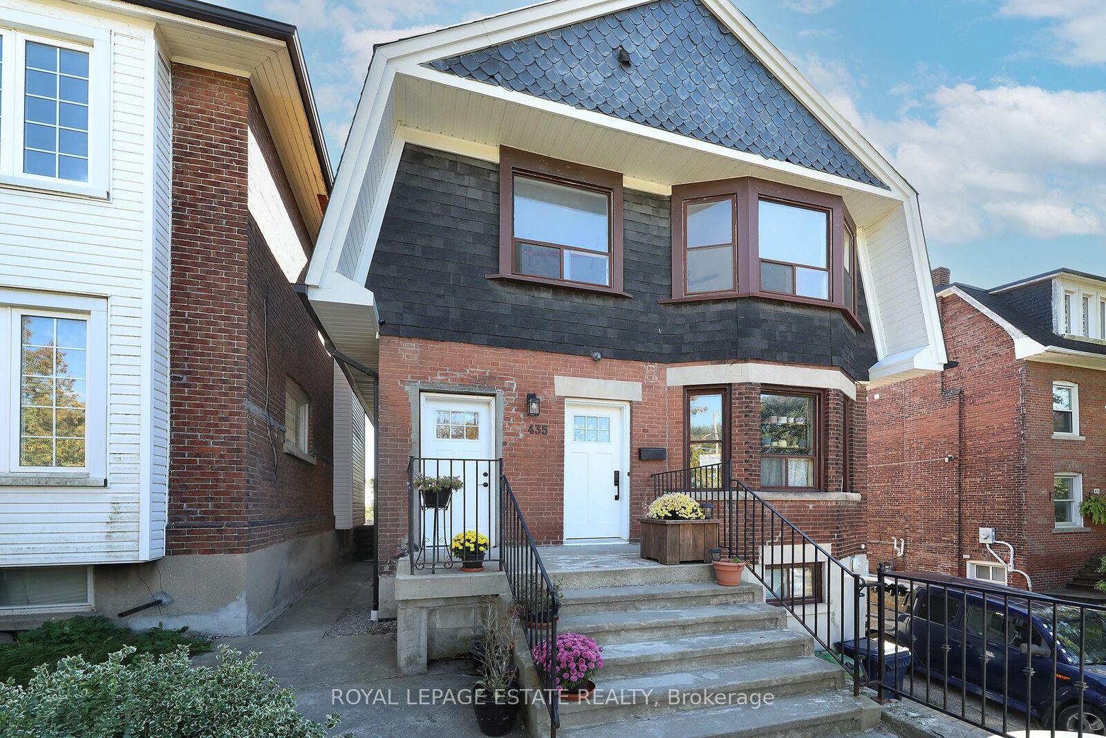 Property Photo:  435 Kingston Road Lower  ON M4L 1V2 