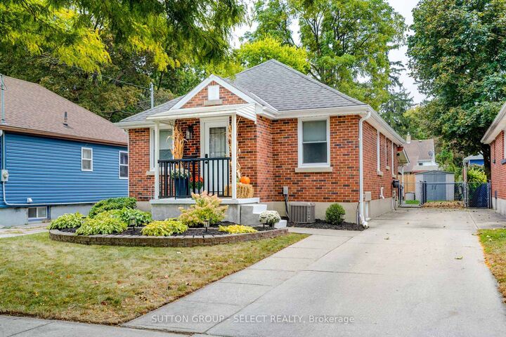 Property Photo:  83 Eastman Avenue  ON N5W 2M5 