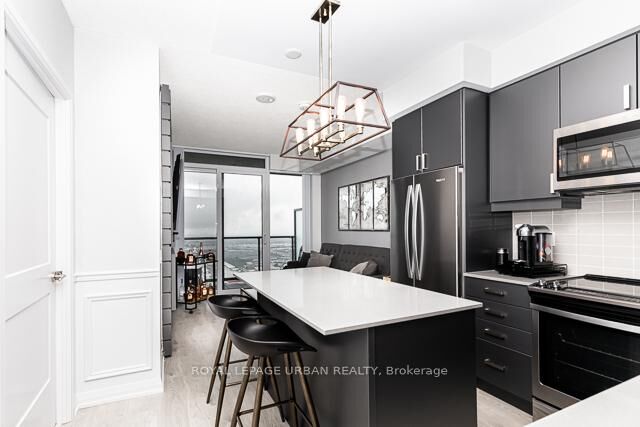 Property Photo: 7895 Jane Street Lph16 ON L4K 2M7
