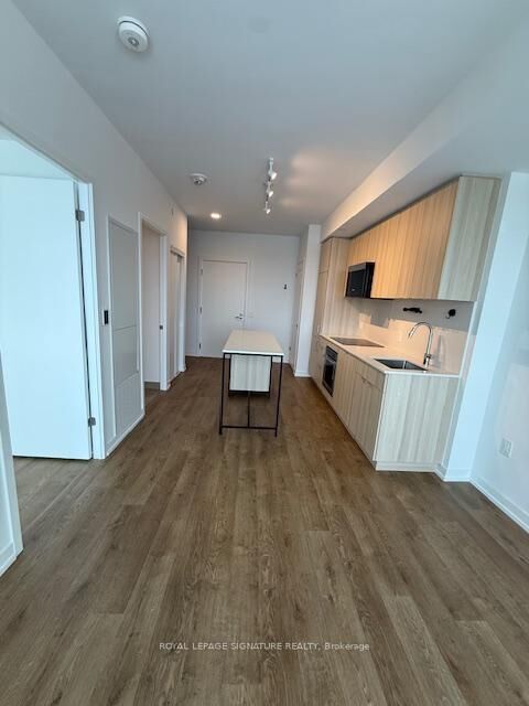 Property Photo:  251 Masonry Way 711  ON L5H 0B3 