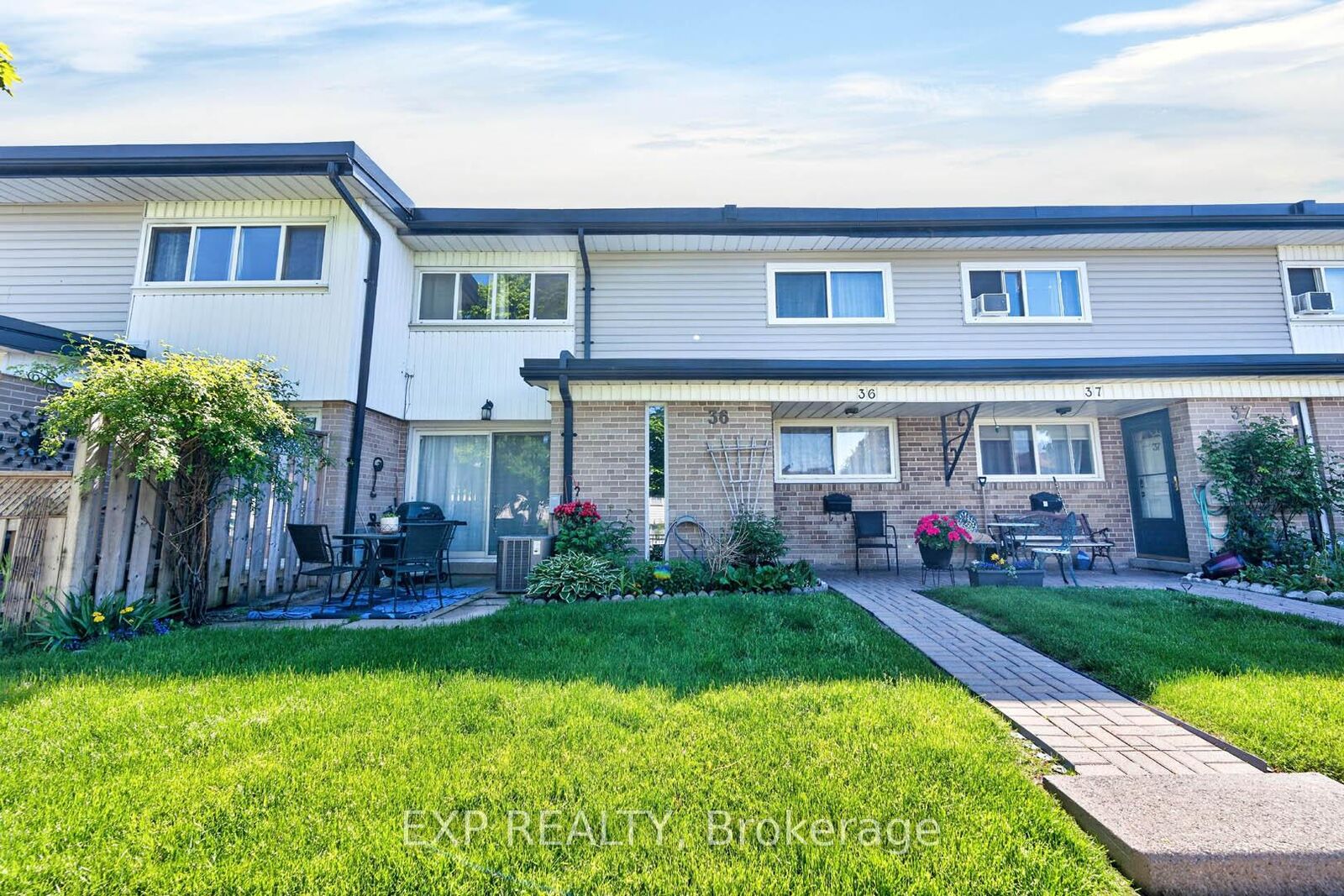 Property Photo:  925 Bayly Street 36  ON L1W 1L4 