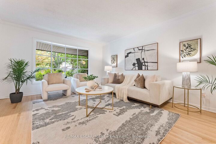 Property Photo:  786 Edistel Crescent  ON L5H 1T4 