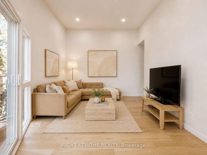 Property Photo:  400 Bloor Street 6  ON L5A 3M8 