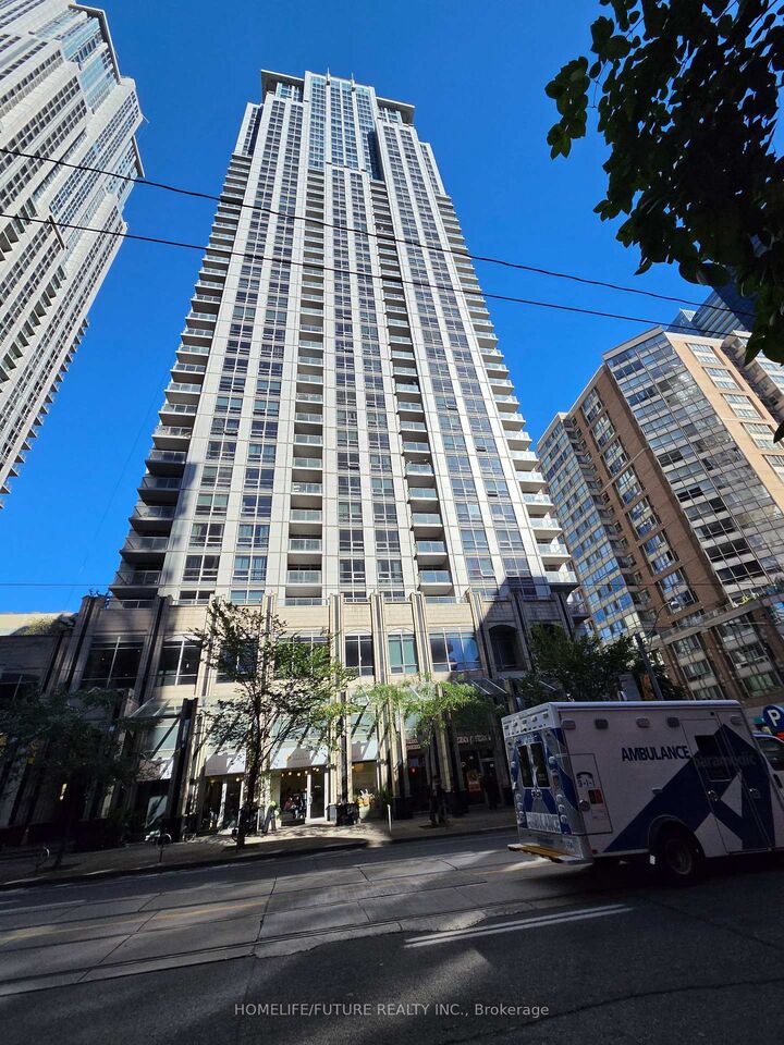 Property Photo:  761 Bay Street 2404  ON M5G 2R2 