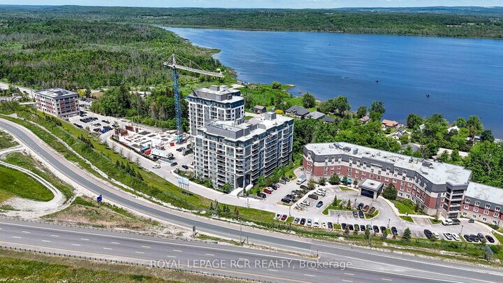 Property Photo: 58 Lakeside Terrace 808 ON L4M 0L5