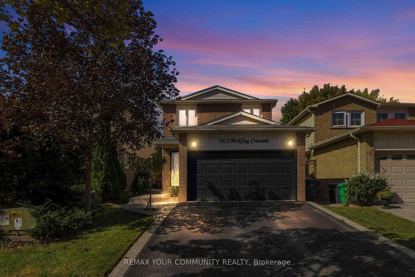 Property Photo:  7013 Hickling Crescent  ON L5N 5A6 