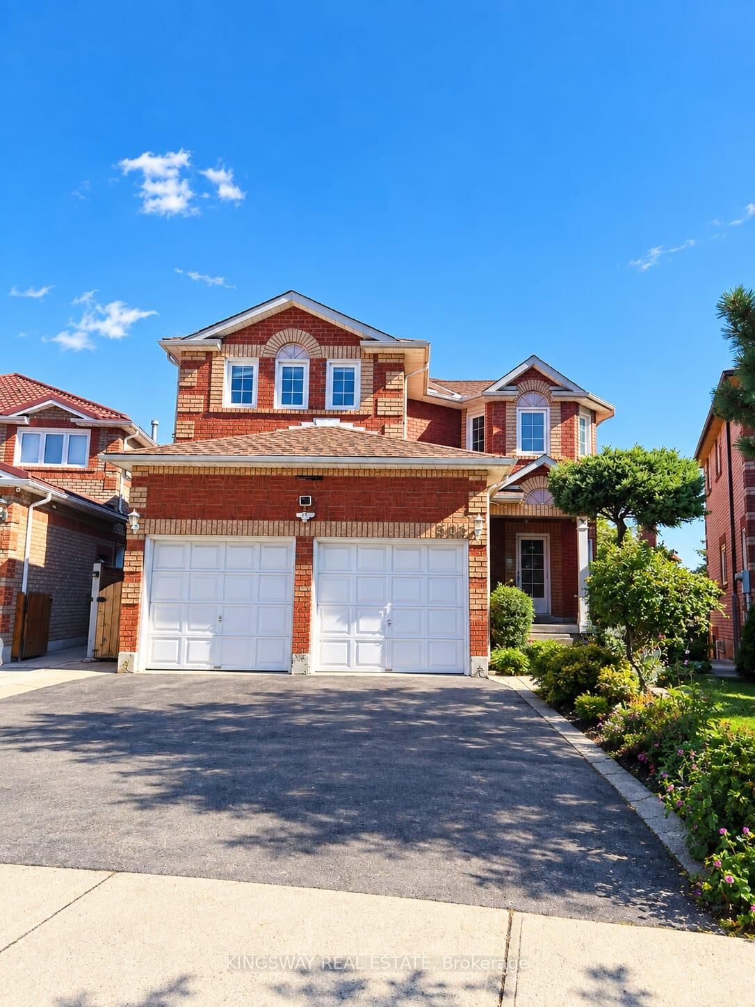 Property Photo:  501 Ashprior Avenue  ON L5R 3N1 