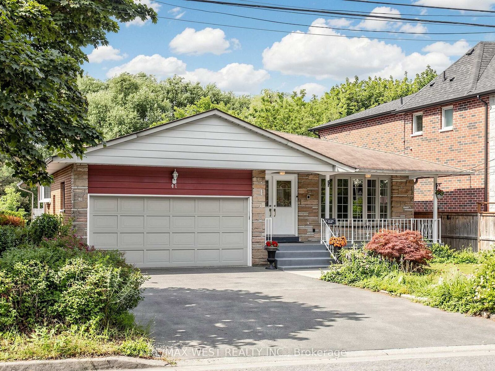 Property Photo:  41 Burnview Crescent  ON M1H 1B4 