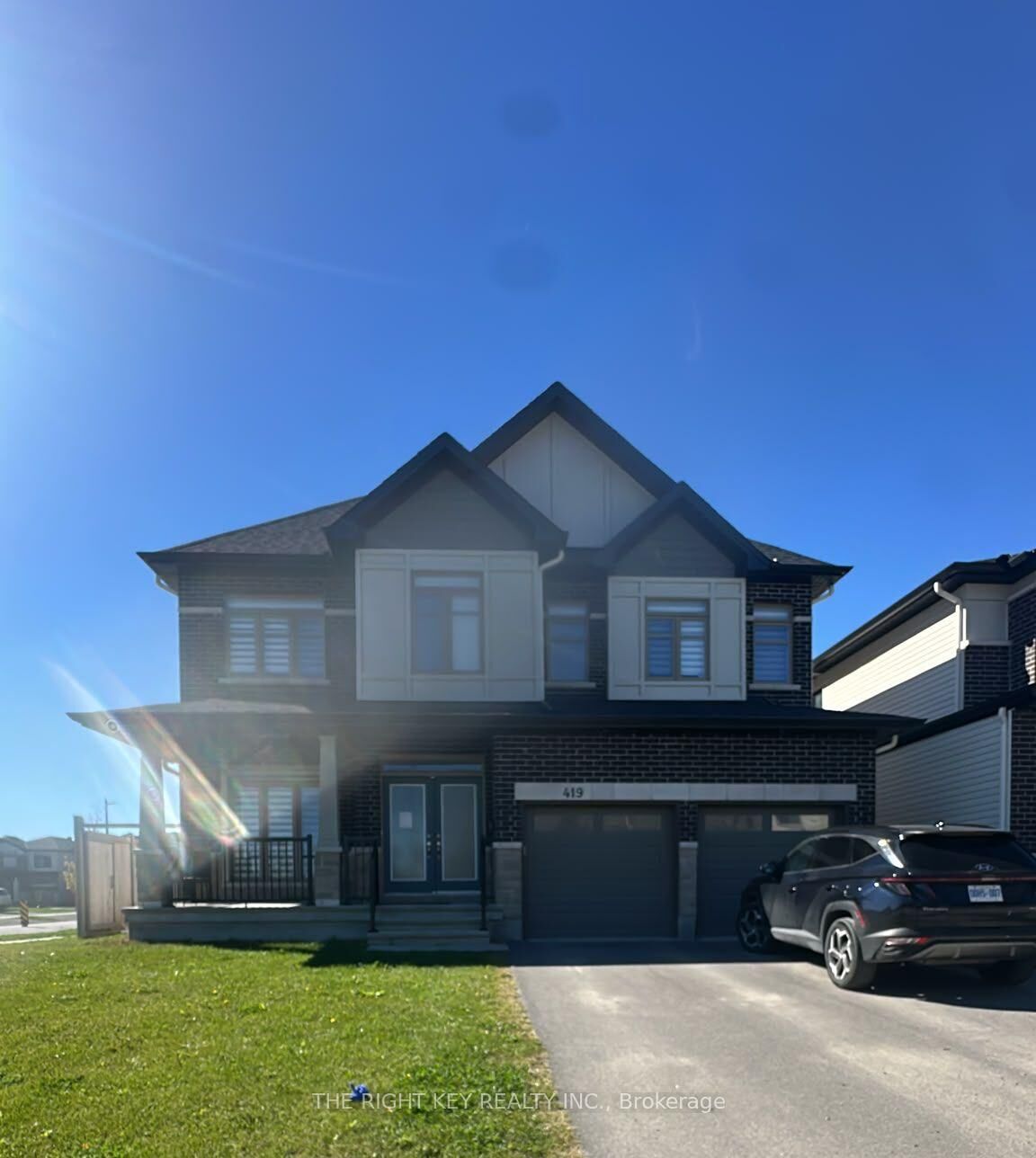 Property Photo:  419 Shuttleworth Dr Drive  ON K1T 0V4 