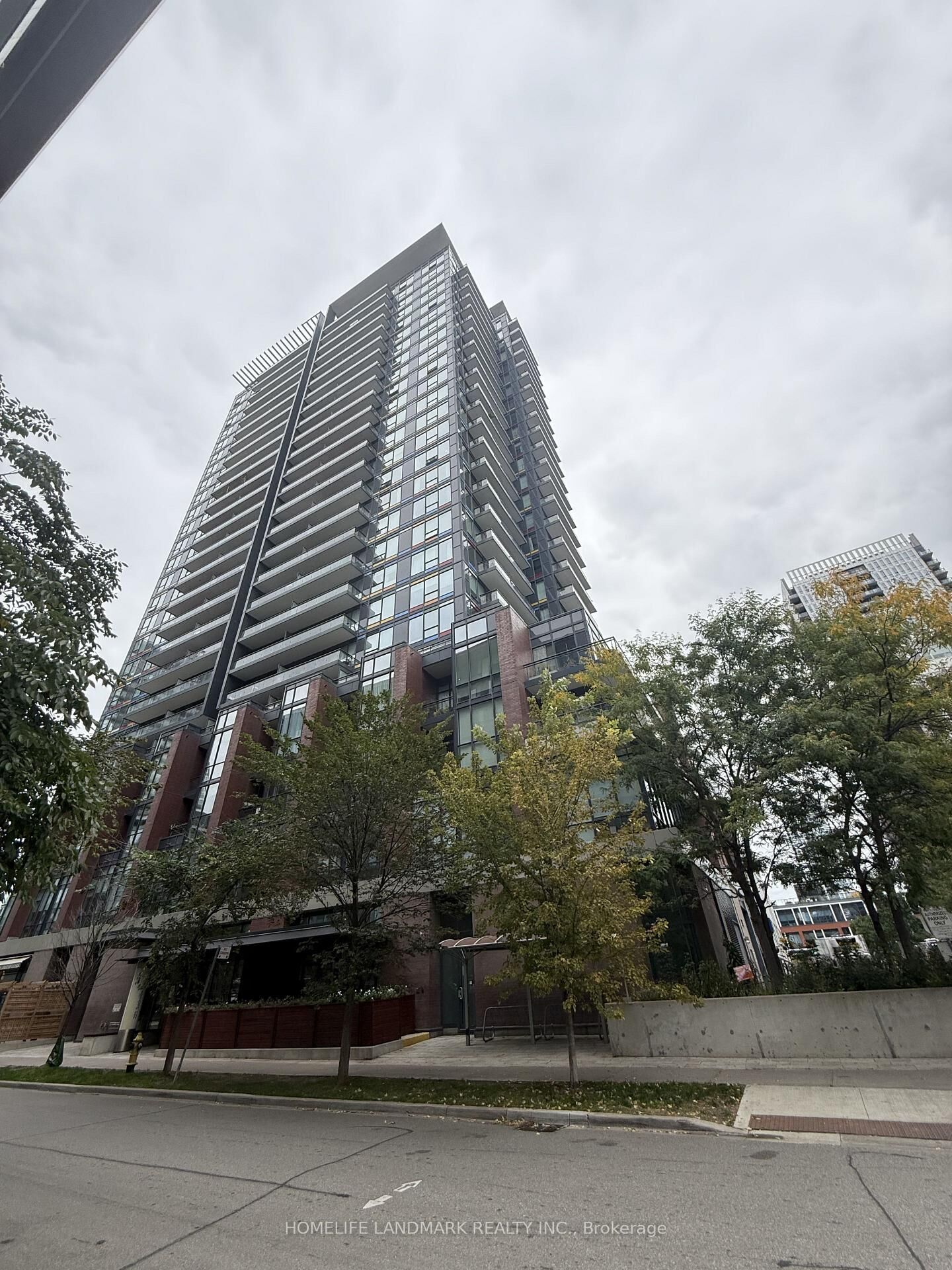 Property Photo:  225 Sackville Street 1901  ON M5A 3H1 