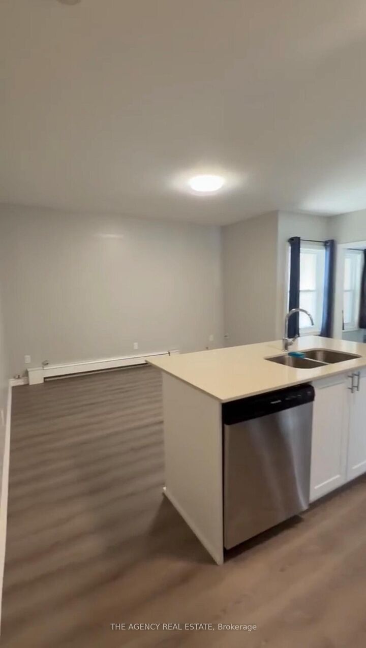 Property Photo:  268 Talbot Street 5  ON N5P 1B4 
