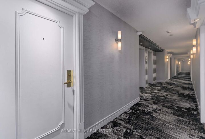 Property Photo:  887 Bay Street 613  ON M5S 1Z7 