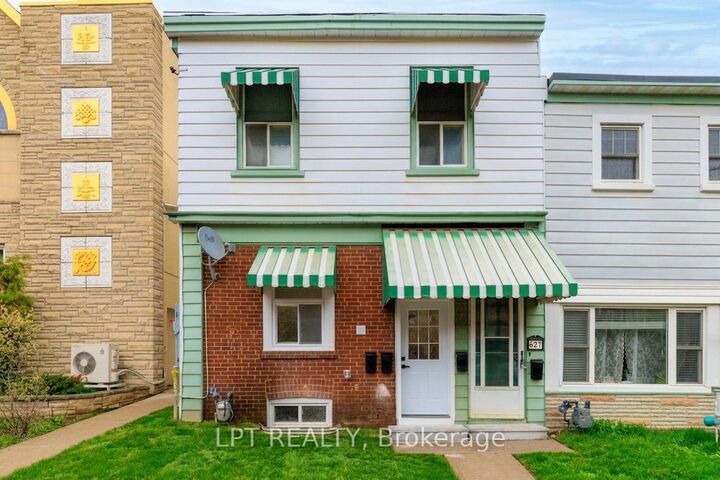 Property Photo:  627 Crawford Street A  ON M6G 3K1 