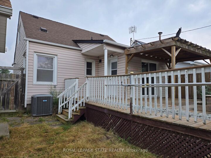 Property Photo:  325 Simpson Avenue  ON L3B 4Y7 