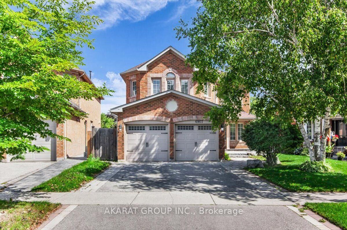 Property Photo:  6907 Gracefield Drive  ON L5N 6T7 