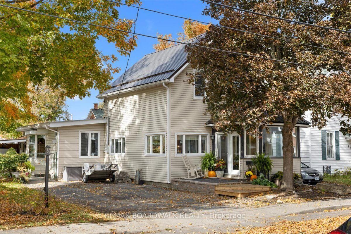 Property Photo:  115 Mary Street  ON K7C 1B2 