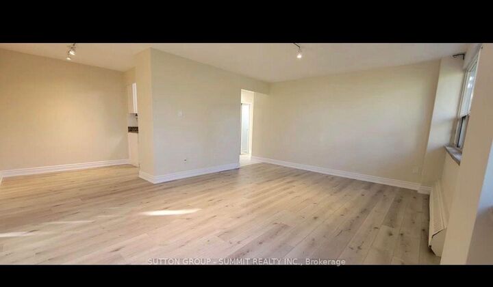 Property Photo:  105 Raglan Avenue 302  ON M6C 2K7 