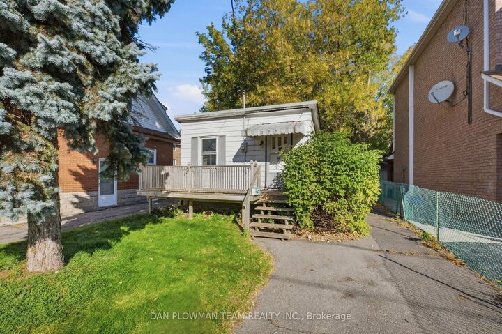 Property Photo:  372 Pine Avenue  ON L1J 2H8 