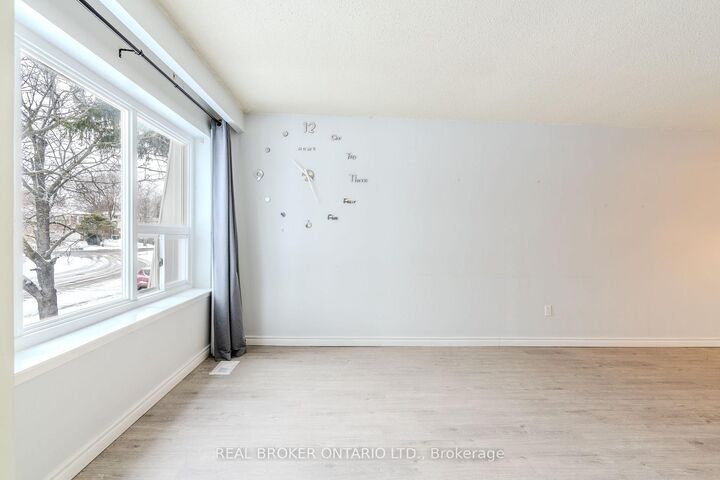 Property Photo:  23 Lebos Road Upper  ON M2H 2L8 