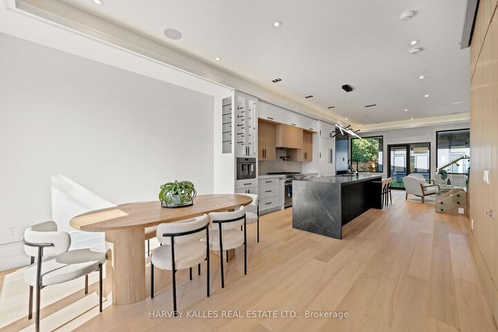 Property Photo:  199 Arlington Avenue  ON M6C 2Z4 