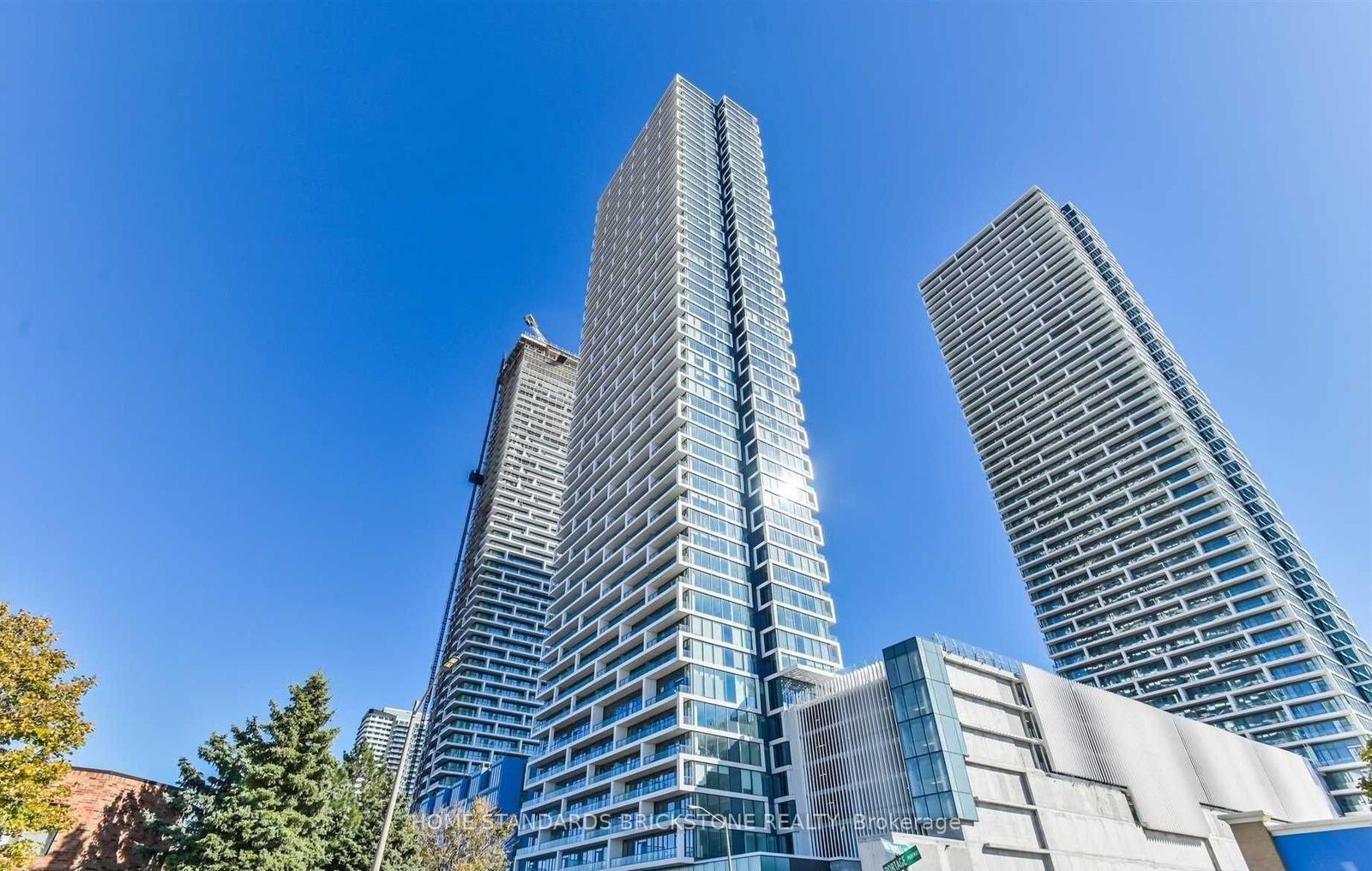 Property Photo:  898 Portage Parkway 2605  ON L4K 0J6 