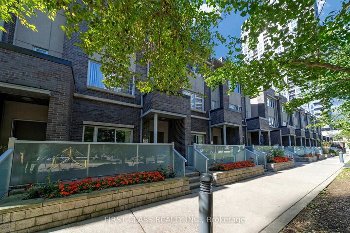 Property Photo:  310 Village Green Square 14  ON M1S 0L1 
