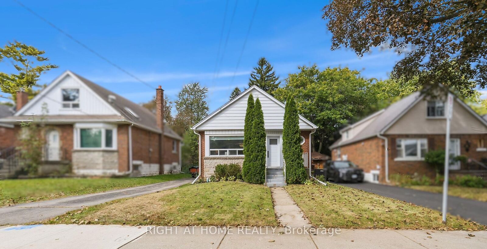 Property Photo:  206 East 19th Street  ON L9A 4S5 