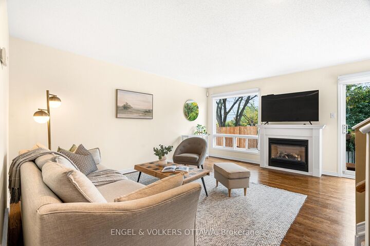 Property Photo:  2032 Avenue P N/A  ON K1G 6G7 