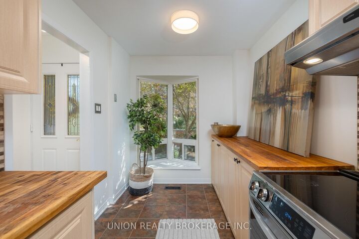 Property Photo:  30 Livingston Road 11  ON M1E 1K6 