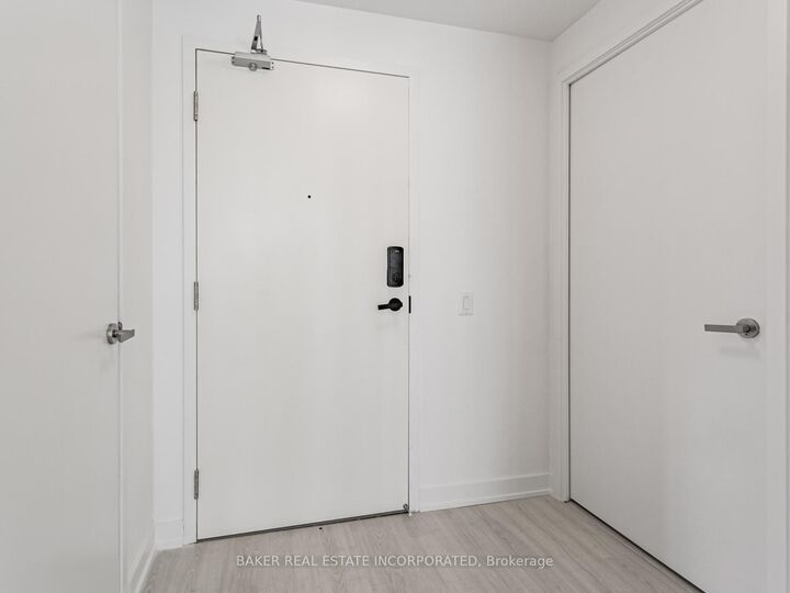 Property Photo:  3883 Quartz Road 213  ON L5B 0M4 