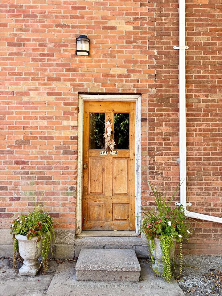 Property Photo:  121 Main Street W #3  ON L0G 1A0 