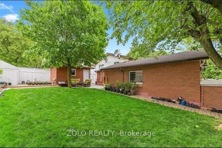 Property Photo:  1 Garrow Drive W Lower  ON L9C 6G8 