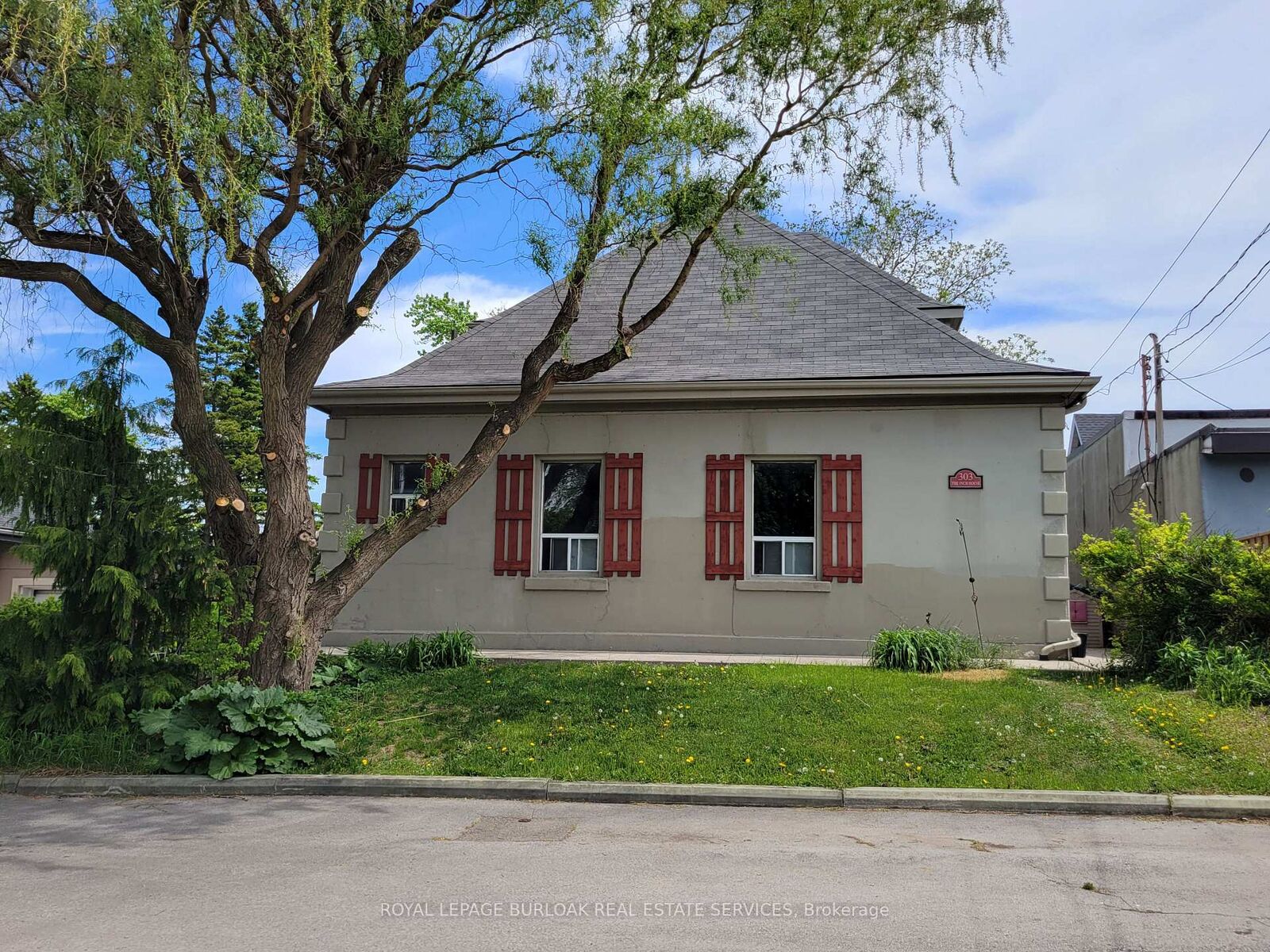 Property Photo:  303 East 19 Street 1  ON L9A 4S6 